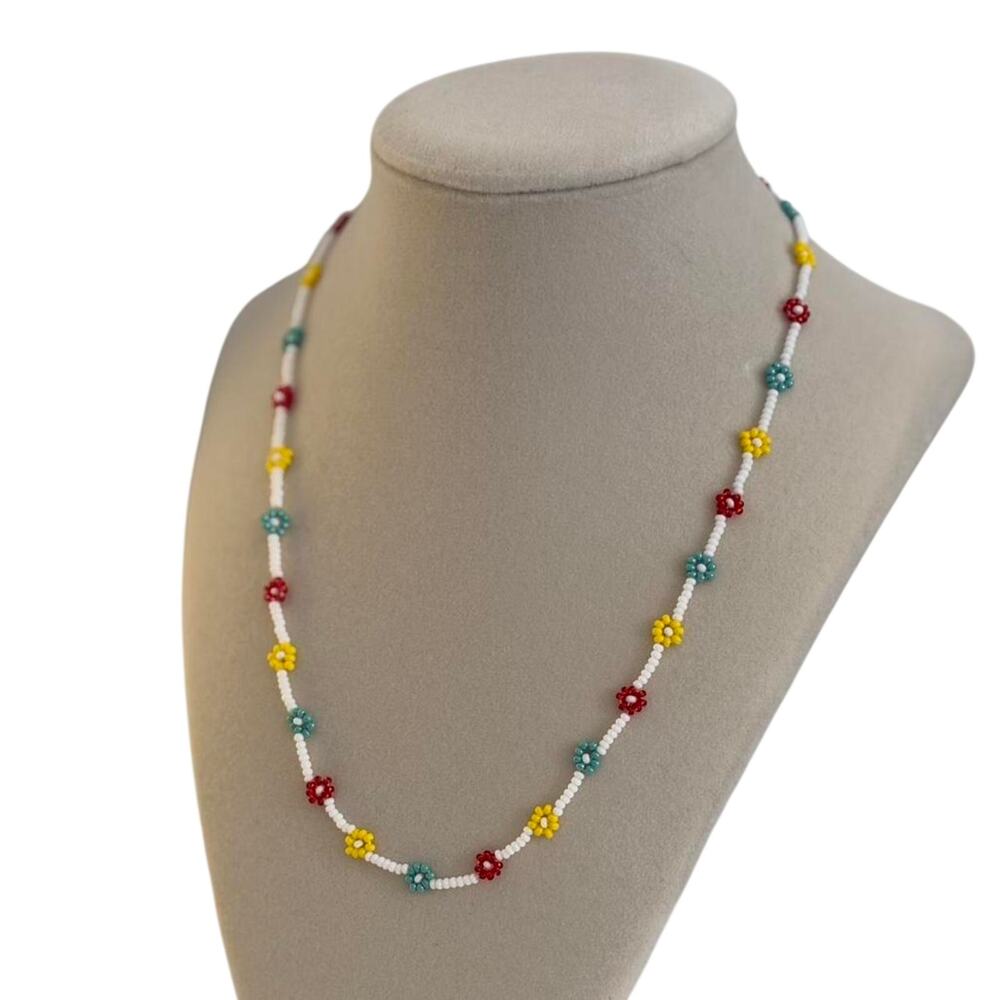 Handmade Colorful Daisy Beaded Necklace Y2K Floral Seed Bead Jewelry - Picture 4 of 4